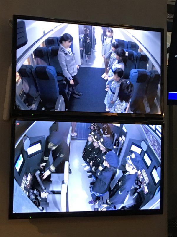 キッザニア 飛行機内モニター