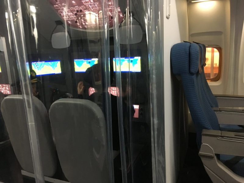 機内から見た操縦席
