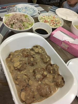 学校の食事、ハンバーグ