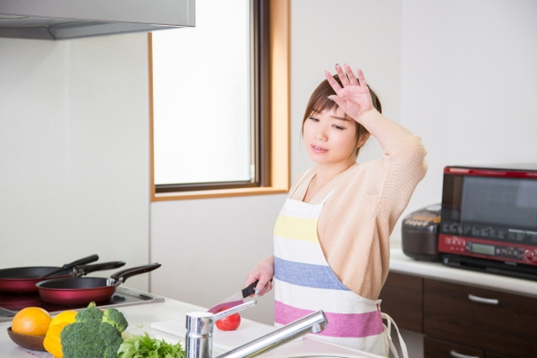 育児疲れの女性の写真
