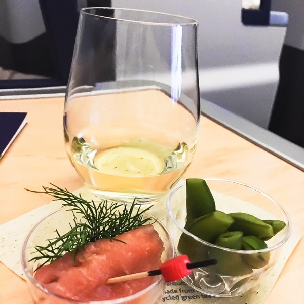 ビジネスクラスの機内食